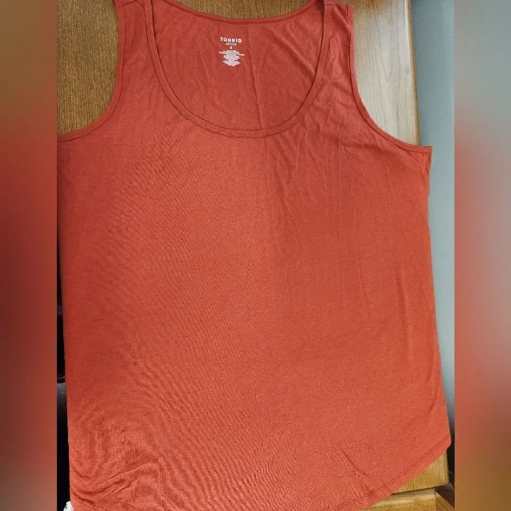 Torrid Active 5 rust colored tank